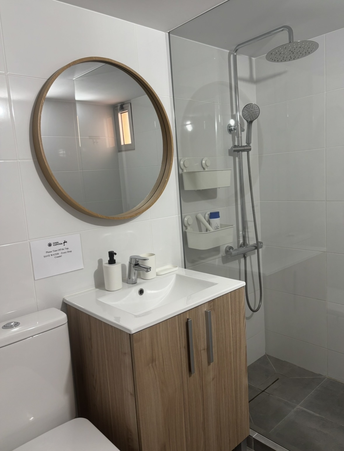 Cama en habitación compartida con baño compartido 4